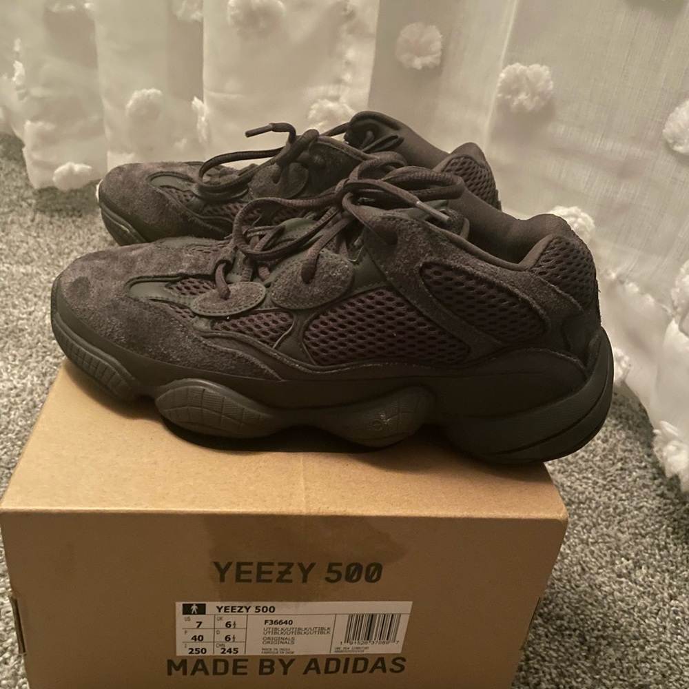 Yeezy utility black 500 size 7